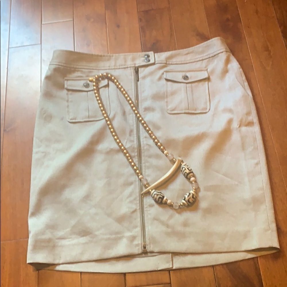New The Limited zip front beige skirt pockets